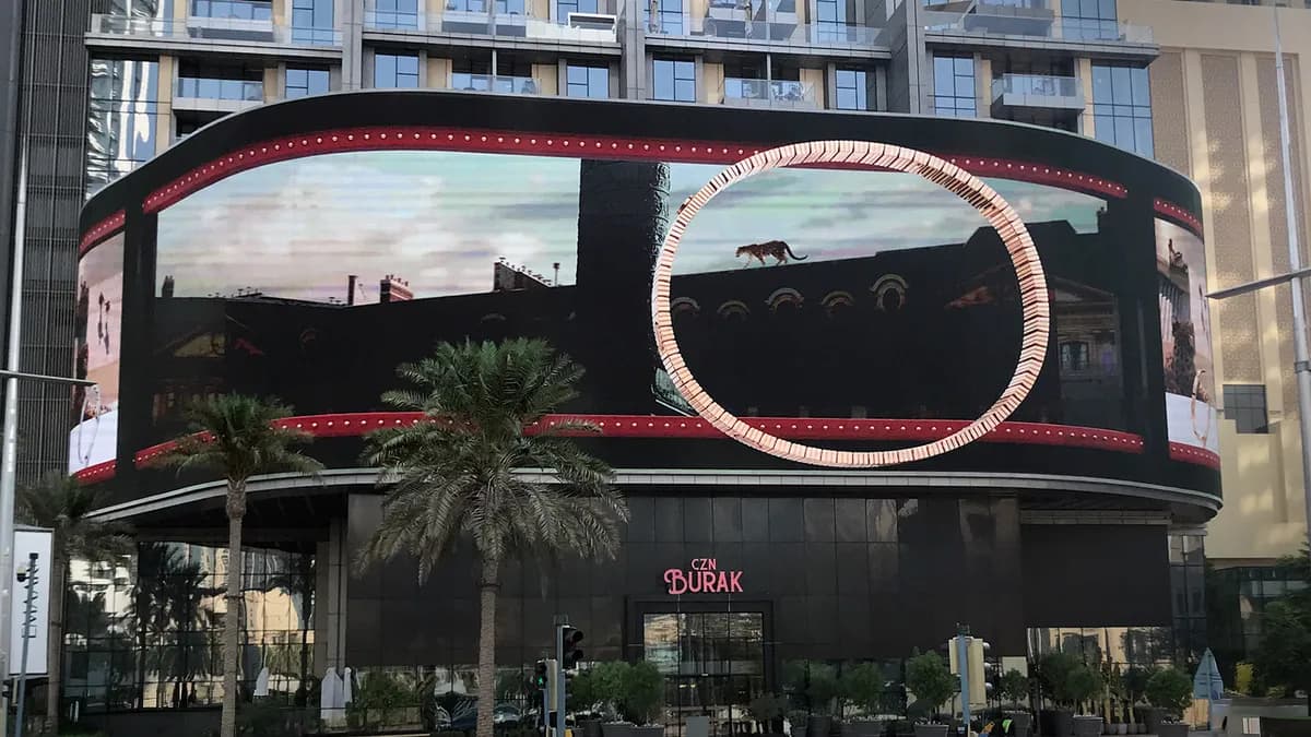 Cartier Icons campaign continues its impact in Downtown Dubai