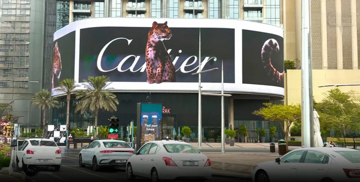 Cartier’s 3D Digital Screen Advert Lights Up Boulevard Downtown